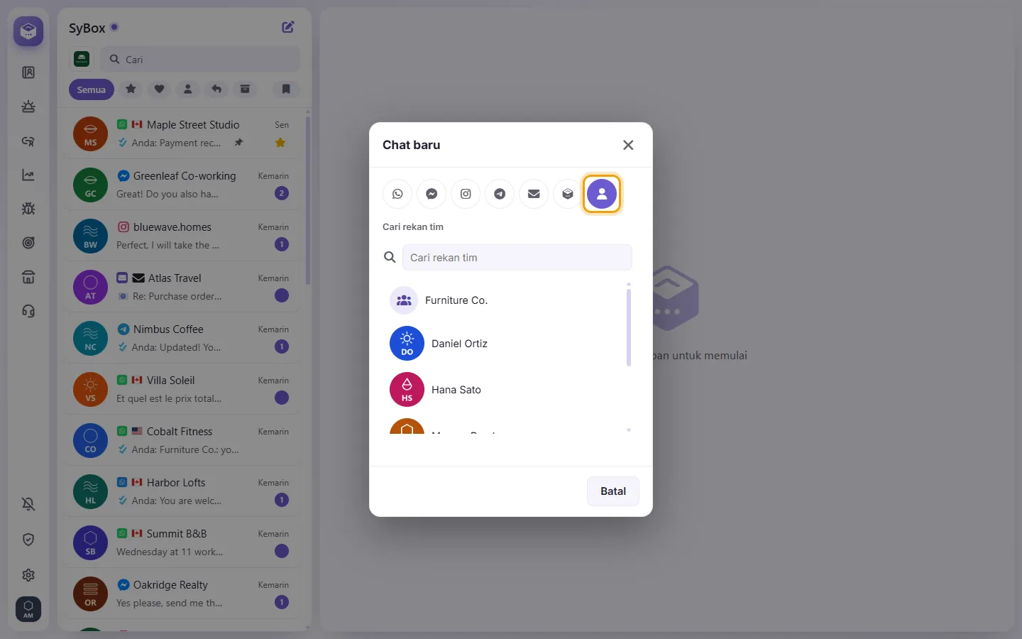 The New chat window on its "Personal message" tab: pick a colleague to write to