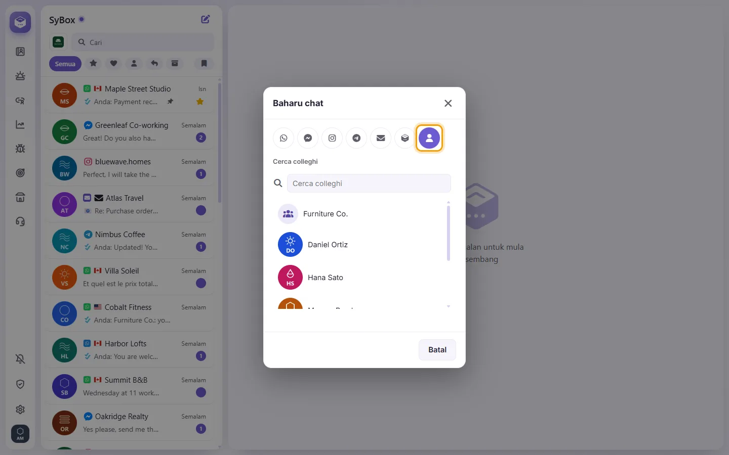 The New chat window on its "Personal message" tab: pick a colleague to write to